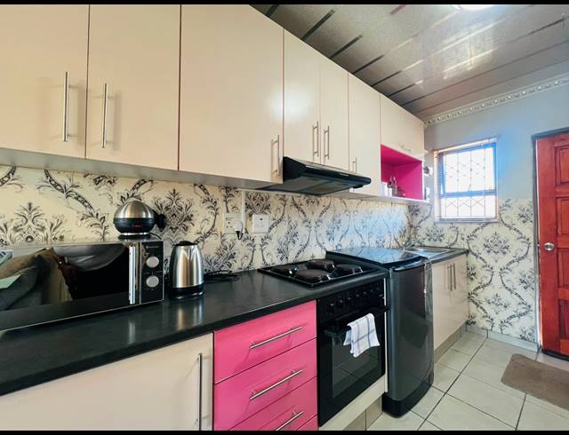 2 BEDROOM APARTMENT FOR SALE IN NEWLANDS EAST